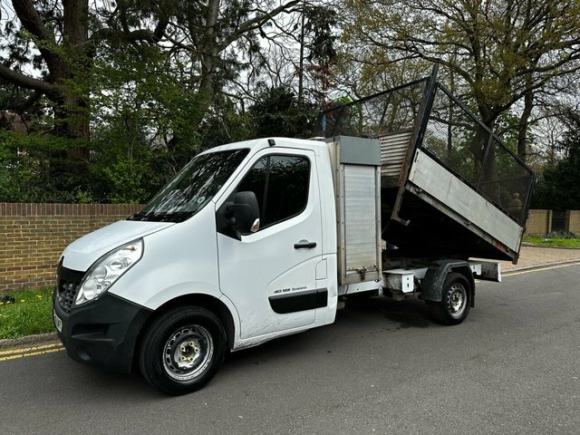 Compare Renault Master 2.3 Ml35 Business Dci 125 Bhp L3 Caged Tipper With RK16UMT White