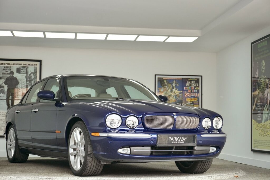Compare Jaguar XJR Xjr V8 Sc AM53HKW Blue