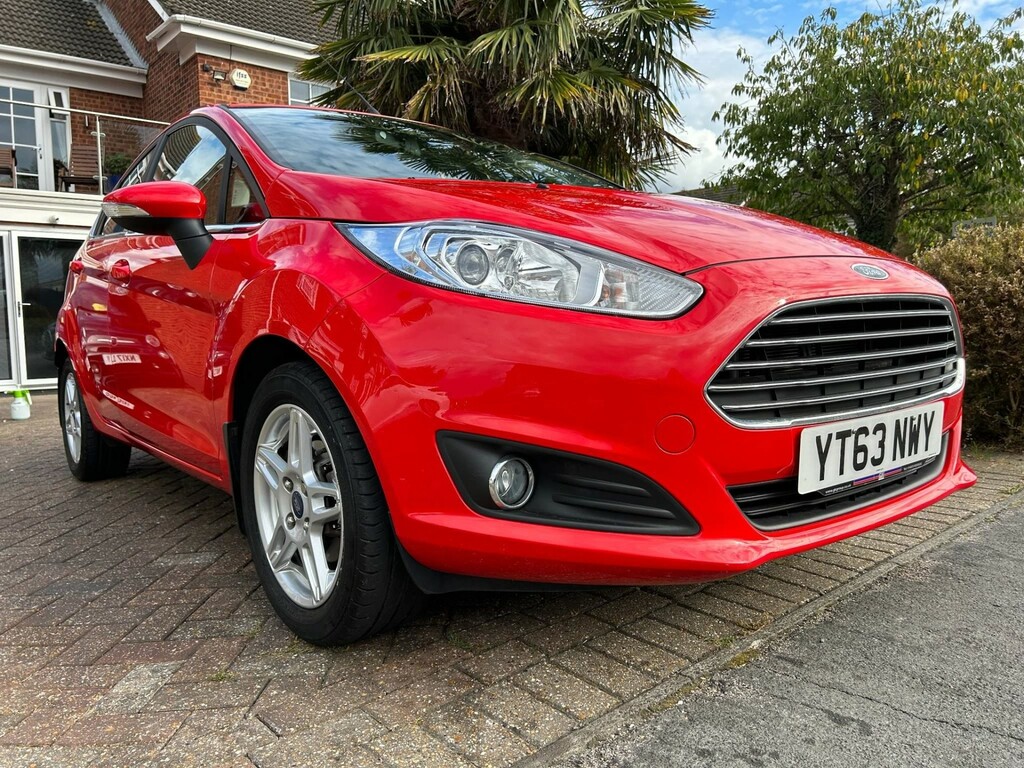 Compare Ford Fiesta 2013 63 1.0T YT63NWY Red