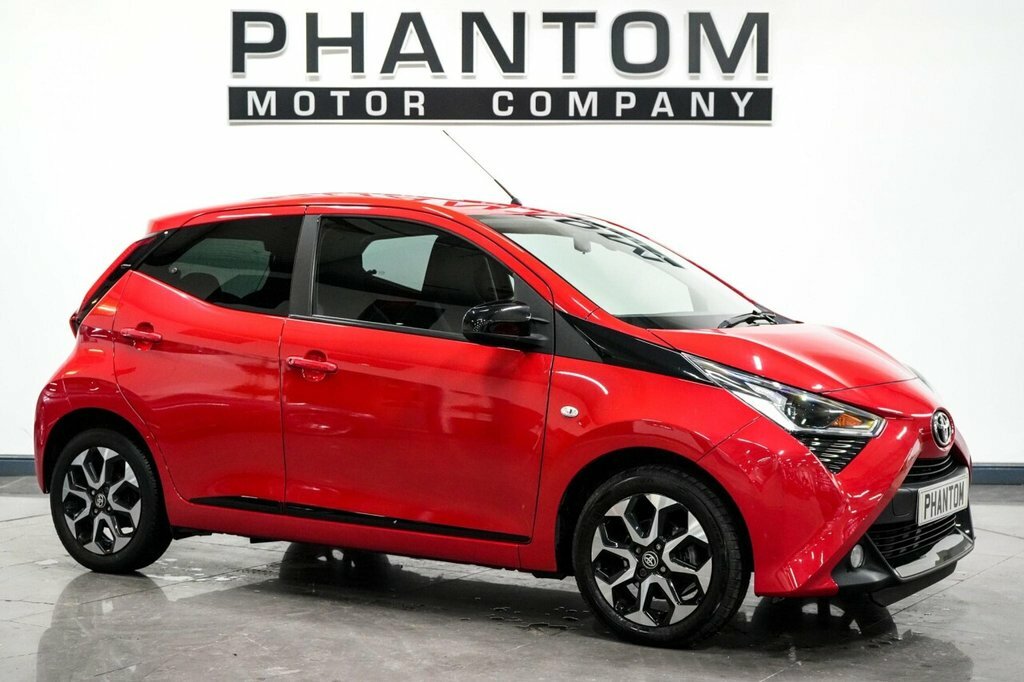 Compare Toyota Aygo 1.0L Vvt-i X-trend 69 Bhp MK20EDL Red