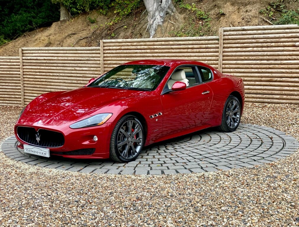 Compare Maserati GranTurismo Coupe WX62AOM Red