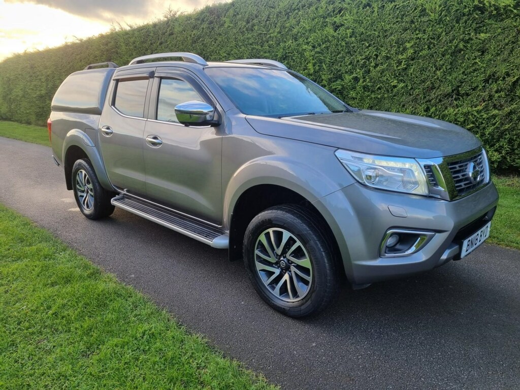 Compare Nissan Navara Double Cab Pick Up Tekna 2.3Dci 190 4Wd BN18BYD 