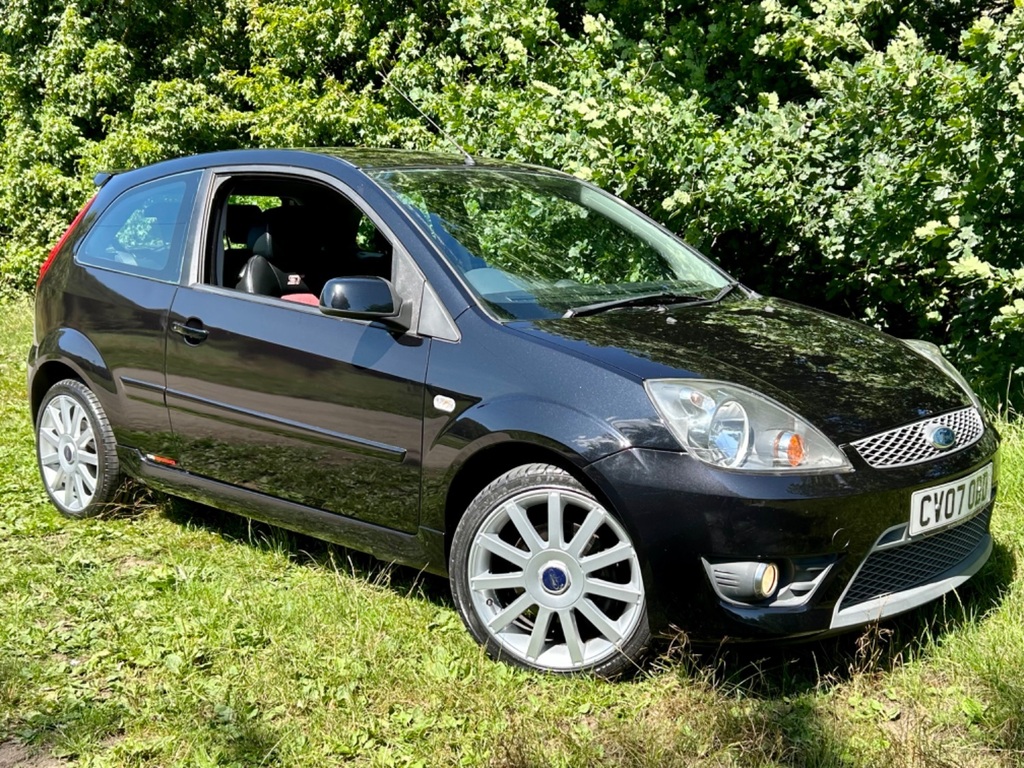 Compare Ford Fiesta 2.0 Stonly 56K-2keys-hpi Clear-3ownersimmacu CV07OBD Black