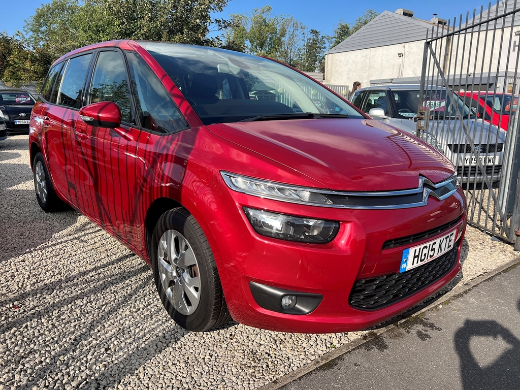 Compare Citroen C4 Bluehdi Exclusive HG15KTE Red