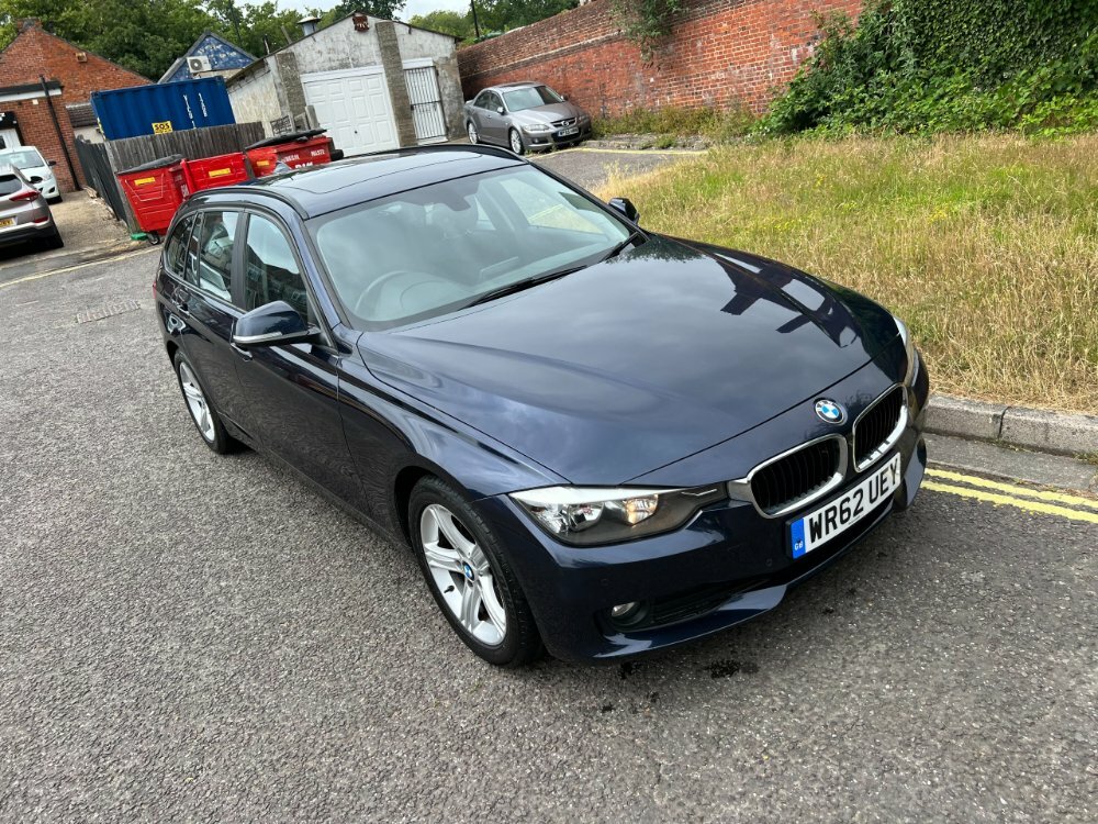 Compare BMW 3 Series 320D Se WR62UEY Blue