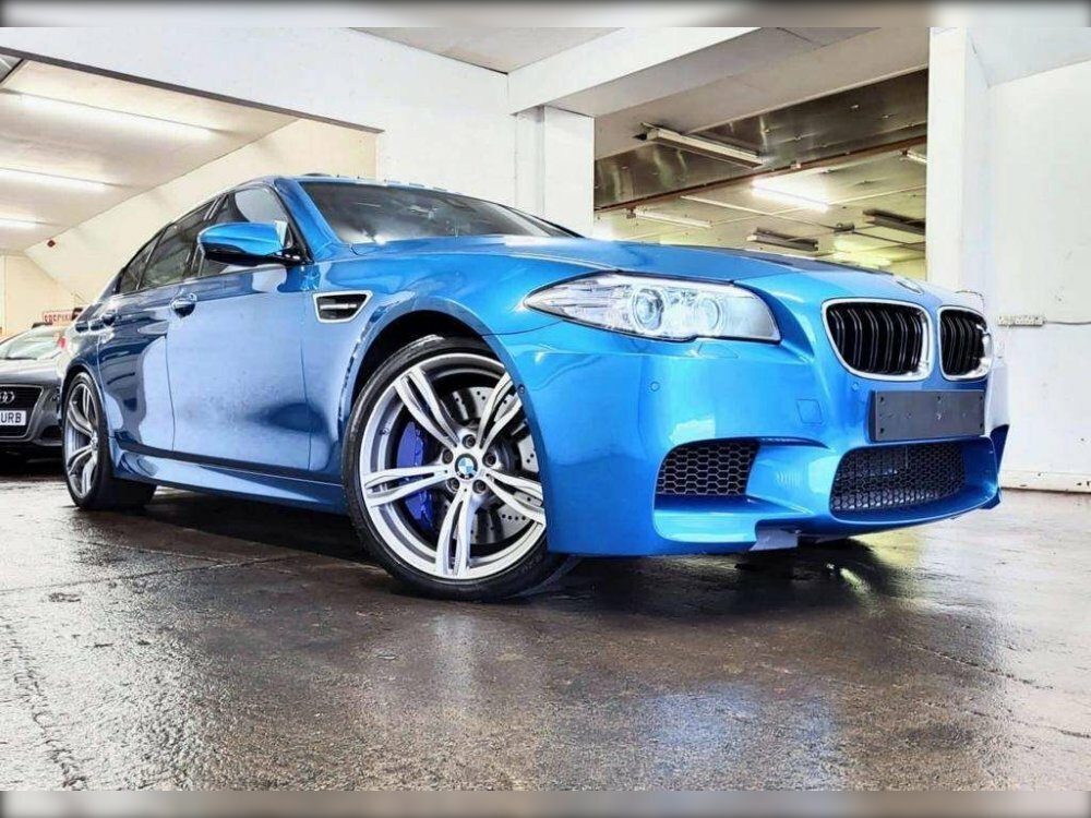 Compare BMW M5 4.4 V8 Saloon Dct Euro 6 Ss 560 Ps AK66HWA Blue