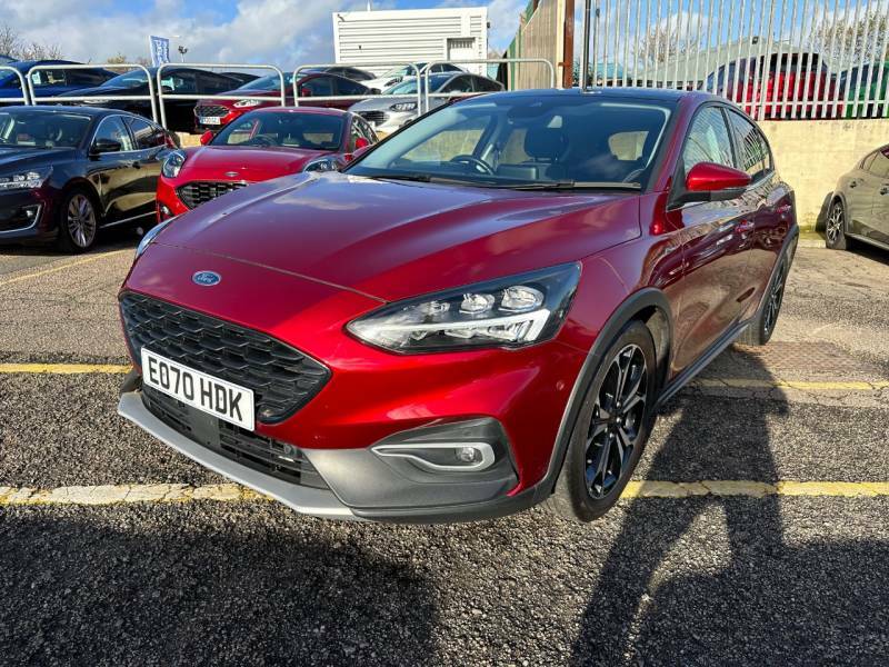 Compare Ford Focus Hatchback EO70HDK Red