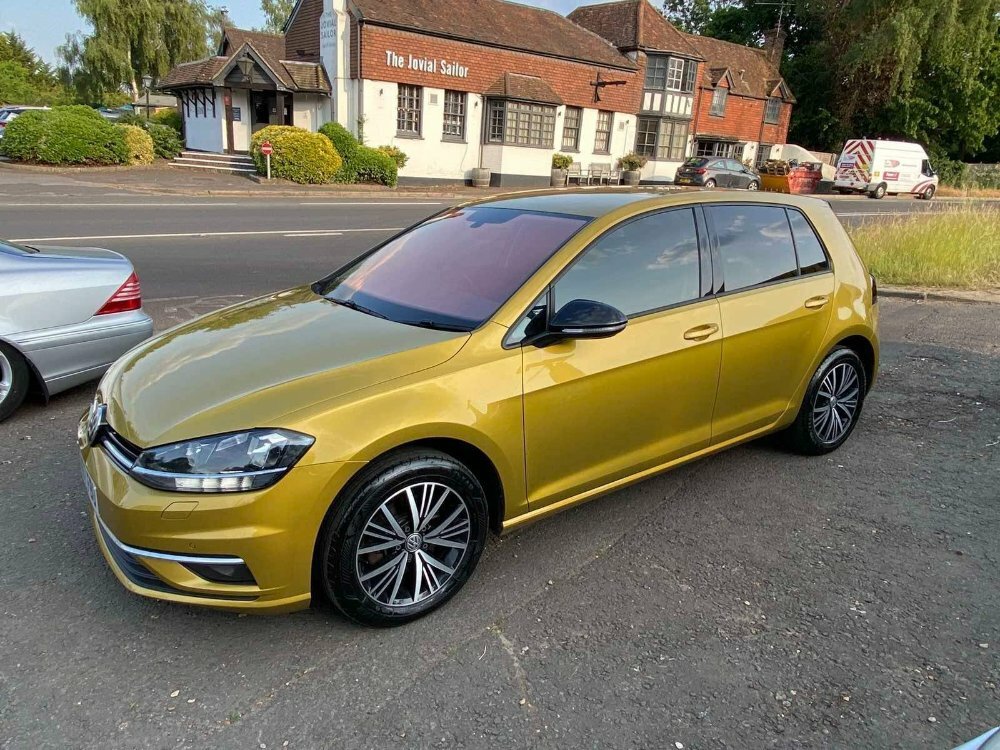 Compare Volkswagen Golf 1.6 Tdi Bluemotion Tech Se Nav Euro 6 Ss SK67FBU Yellow