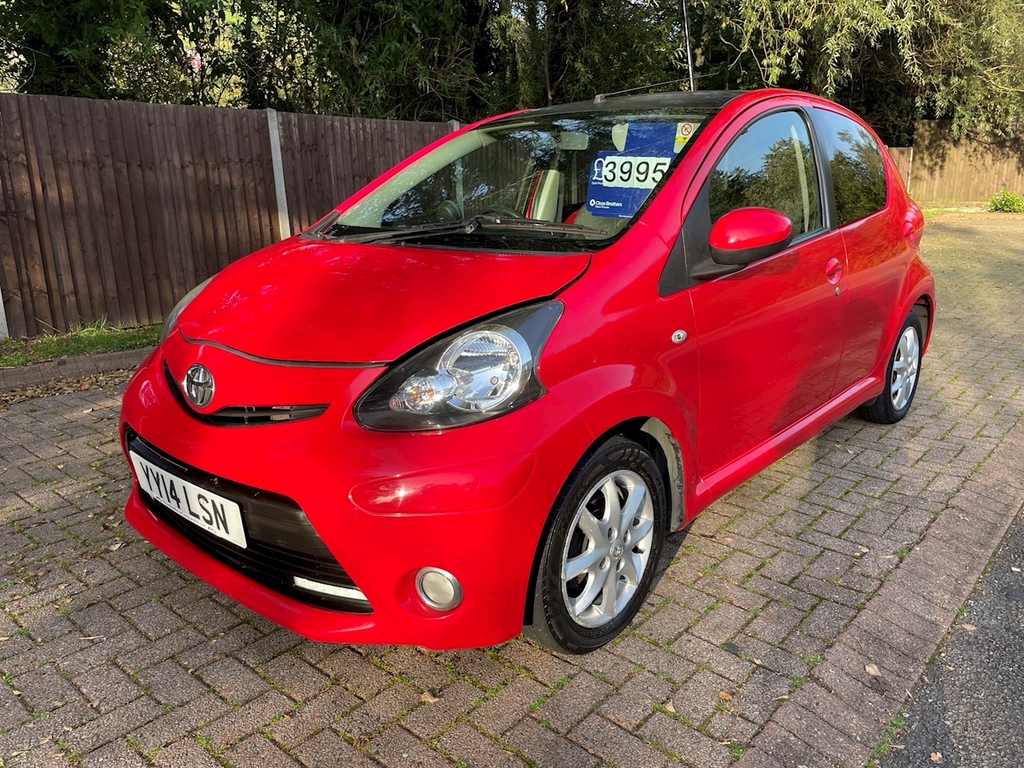 Compare Toyota Aygo Vvt-i Mode YY14LSN Red