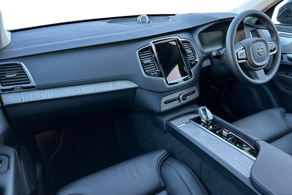 Compare Volvo XC90 T8 Recharge Ultimate, Awd Plug-in Hybrid, YN73RJU Black