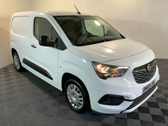 Compare Vauxhall Combo 1.5 L1h1 2000 Sportive Ss 76 Bhp DN69LBA White