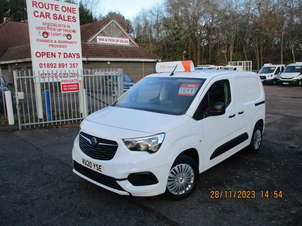 Compare Vauxhall Combo 1.5 Turbo D 2000 Sportive L1 H1 Euro 6 Ss VU20YSE White