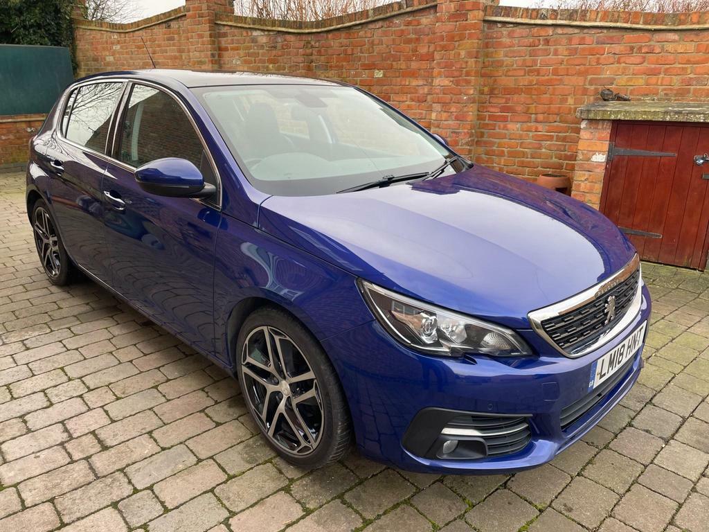 Compare Peugeot 308 1.5 Bluehdi Allure Euro 6 Ss LM18HNT Blue