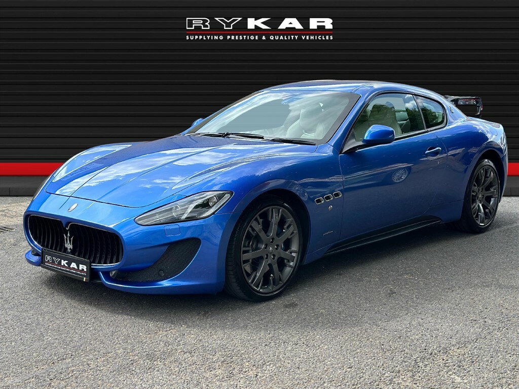 Compare Maserati GranTurismo Granturismo Sport MG13TNR Blue