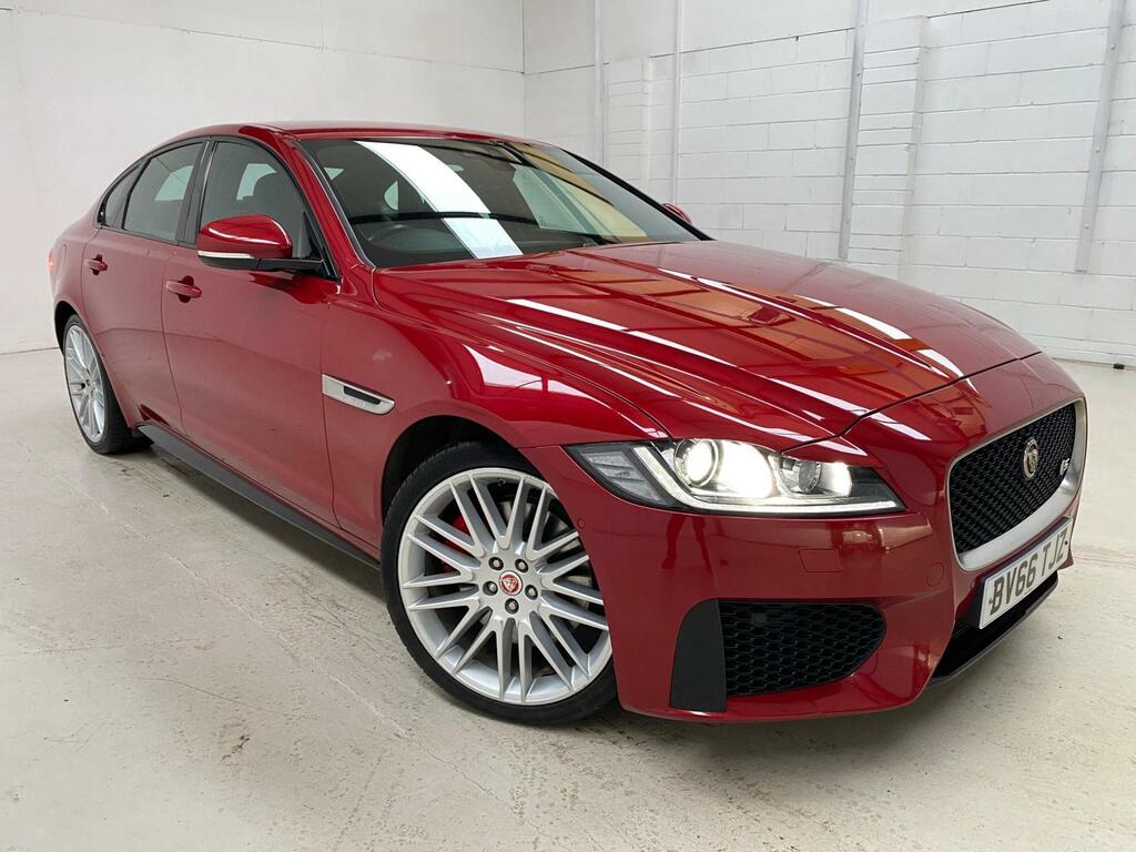 Compare Jaguar XF 3.0D V6 S Euro 6 Ss Saloon 2016 BV66TJZ Red