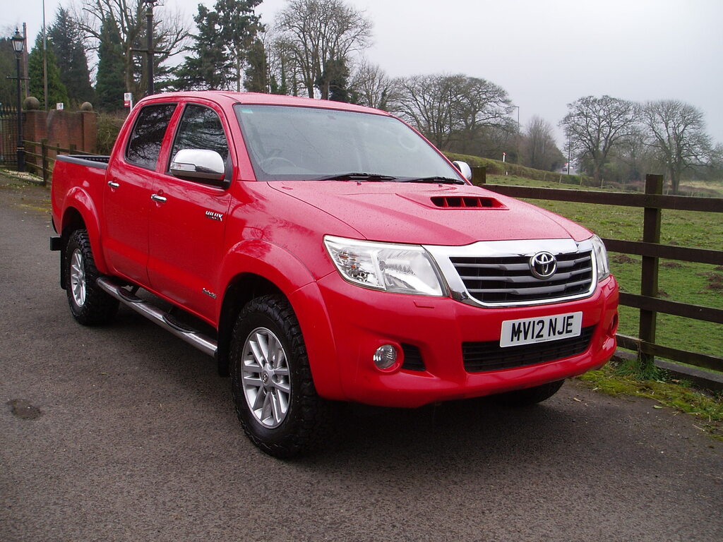 Toyota HILUX Invincible 42154 D-4d Dcb Red #1
