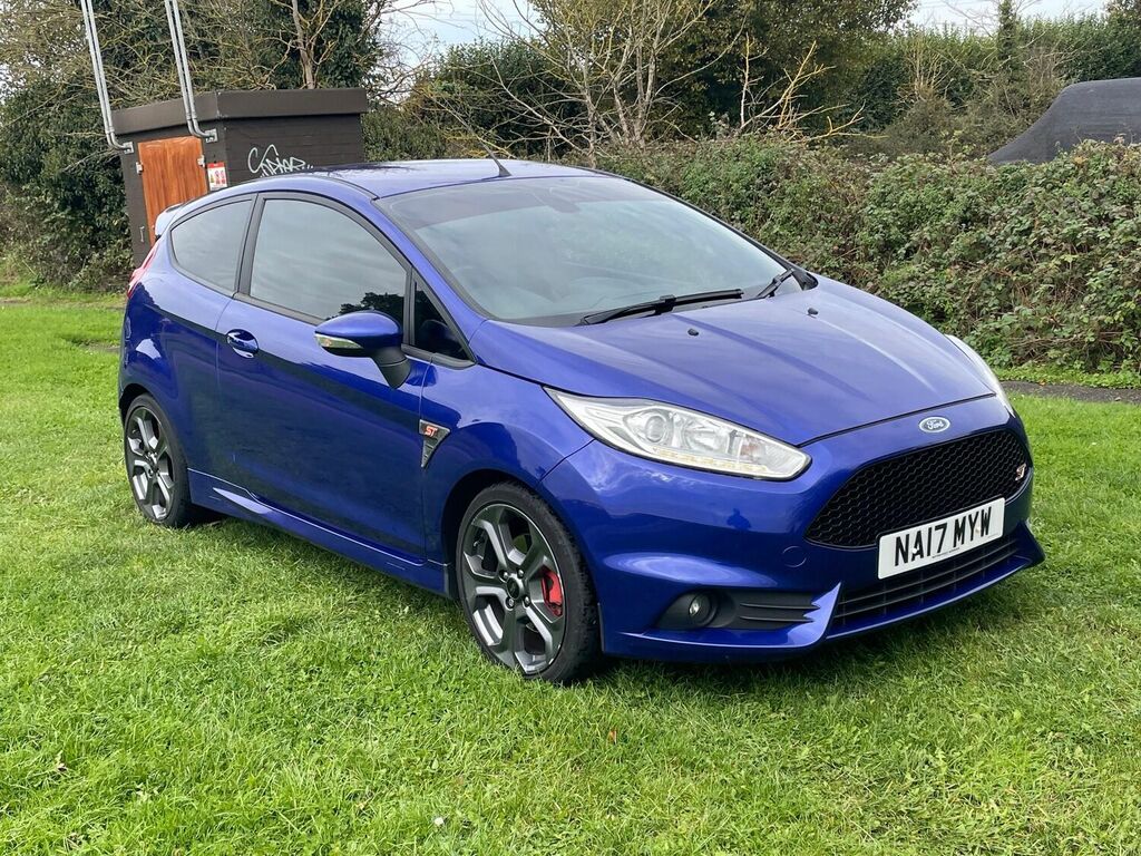 Compare Ford Fiesta St-3 NA17MYW Blue