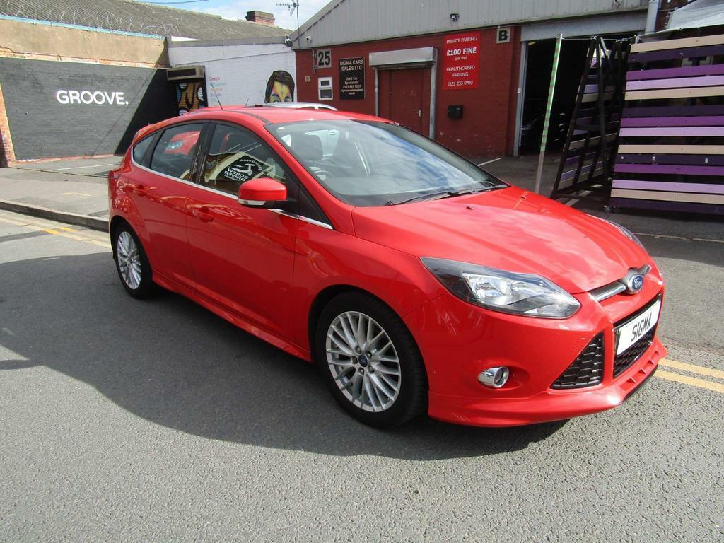 Compare Ford Focus 1.0T Ecoboost Zetec S Euro 5 Ss  Red