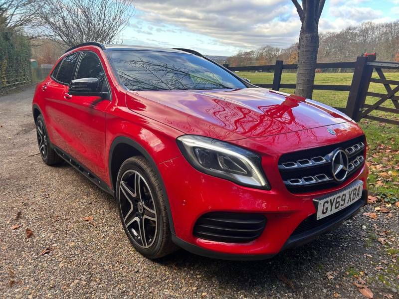 Mercedes-Benz GLA Class 1.6 Gla200 Amg Line Edition Plus 7G-dct Euro 6 Red #1