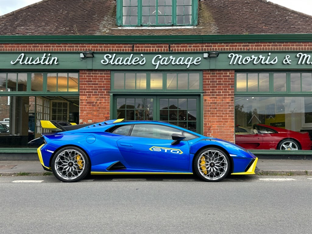 Compare Lamborghini Huracan 5.2L Sto LJ72CCF Blue