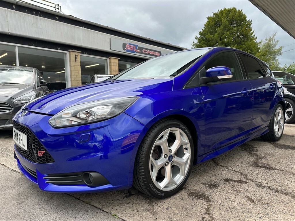 Compare Ford Focus 2.0T Ecoboost St-3 Euro 5 Ss GK14ZHL Blue