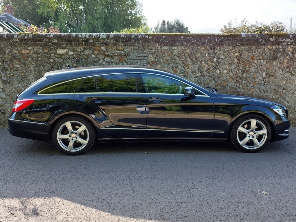 Compare Mercedes-Benz CLS Cls Shooting Brake 2013 Cls250 Cdi Blueefficiency MA63ULX Black