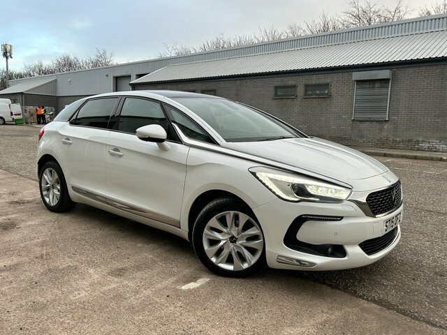 Compare DS DS 5 1.6 Bluehdi Elegance Ss 118 Bhp ST15OFZ White