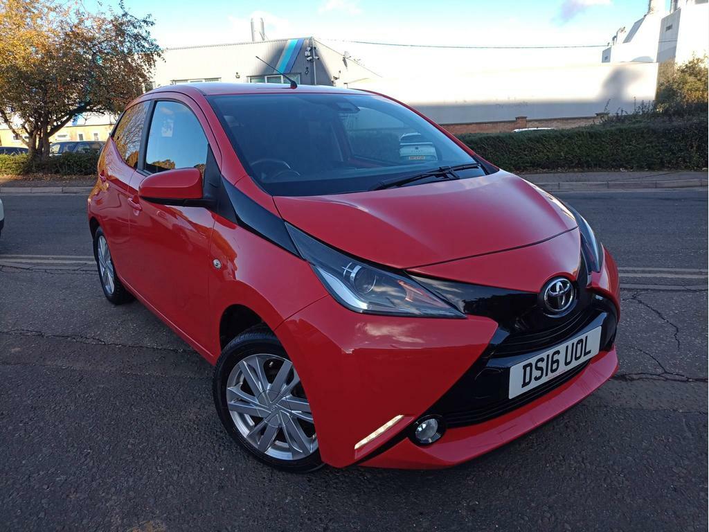 Compare Toyota Aygo 1.0 Vvt-i X-pression X-wave Euro 6 DS16UOL Red