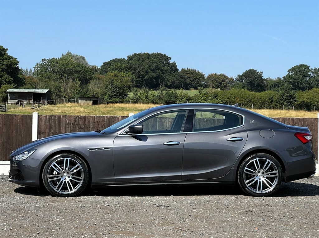 Compare Maserati Ghibli 3.0 Dv6 RO15VGJ Grey