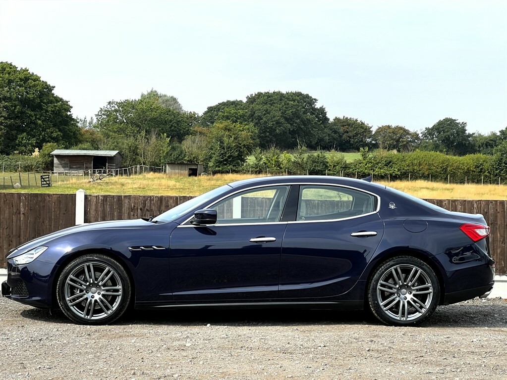 Compare Maserati Ghibli 3.0 Dv6 OU65WWD Blue