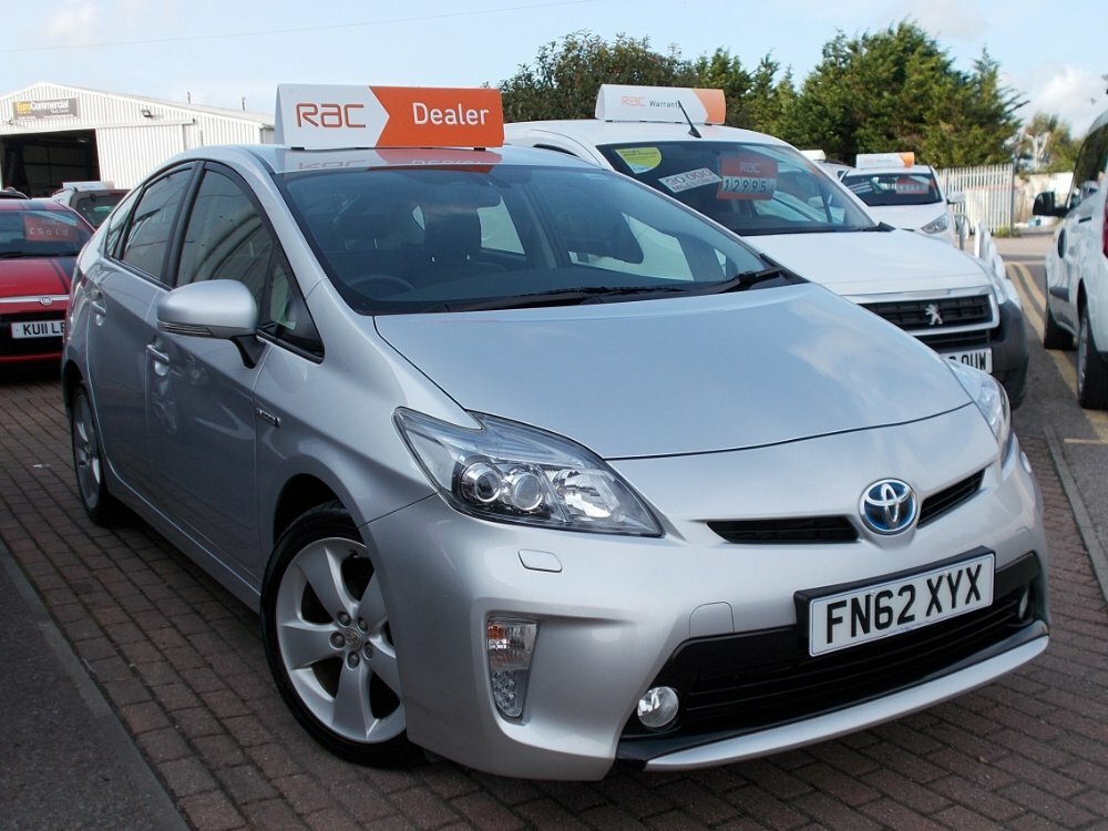 Compare Toyota Prius T Spirit Hybrid One Lady Owner Only 2 FN62XYX Silver