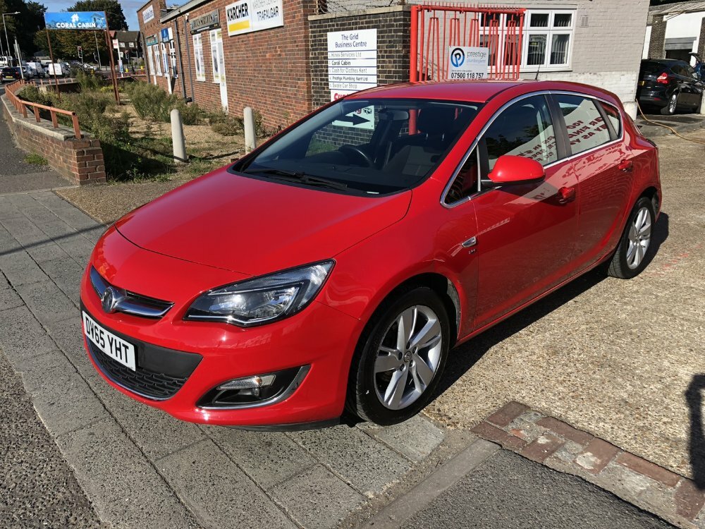 Compare Vauxhall Astra Astra Sri DV65YHT Red