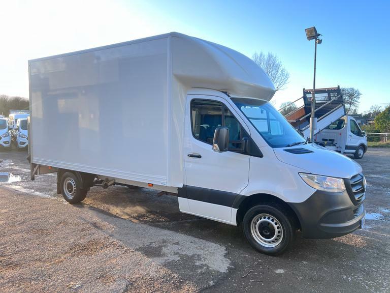 Compare Mercedes-Benz Sprinter Luton 13Ft6 Body, Alloy Tail Lift, 314 Cdi 140Ps KN20KUE 