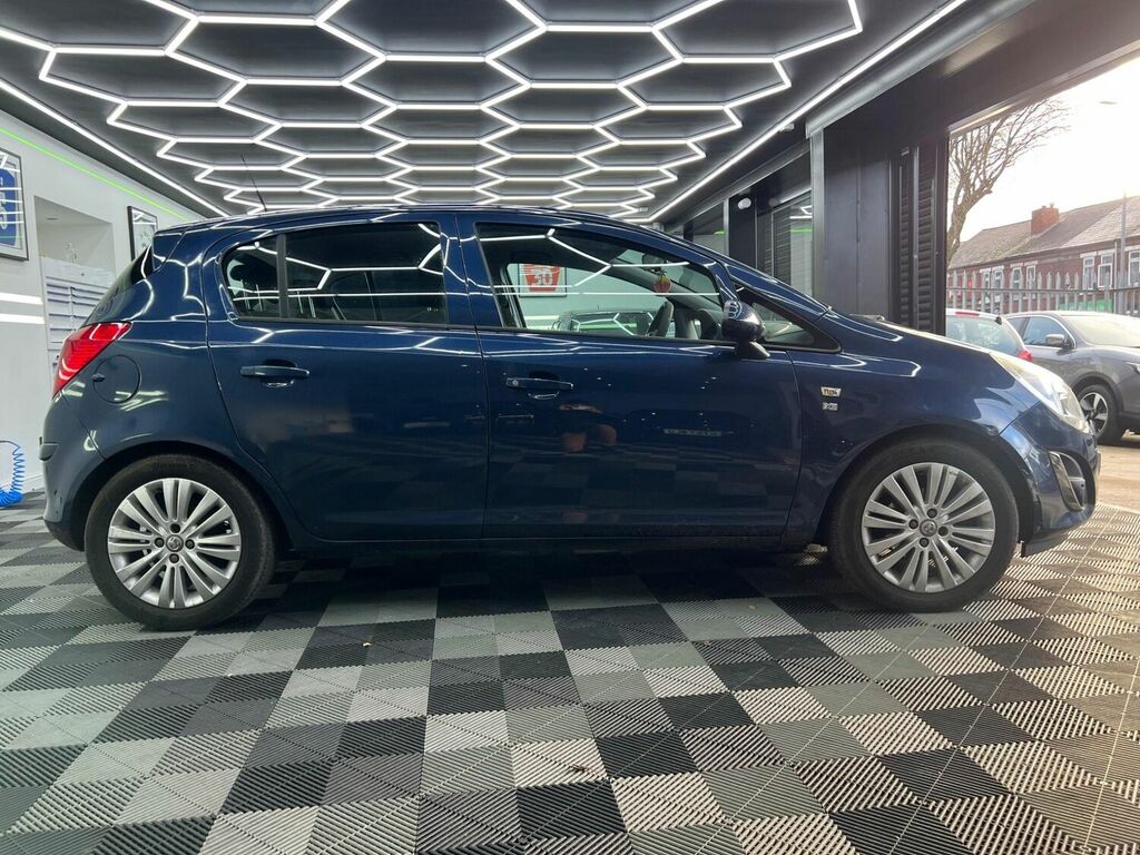 Compare Vauxhall Corsa Hatchback 1.4 16V Excite Euro 5 Ac 201161 WV61WKJ Blue
