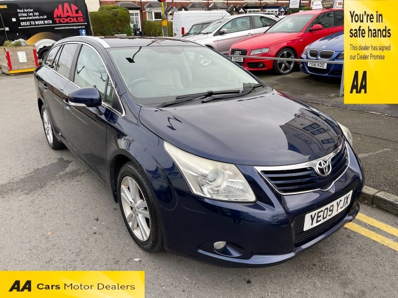 Compare Toyota Avensis D-4d T4 YE09YJX Blue