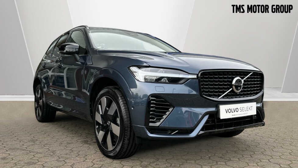 Compare Volvo XC60 Xc60 Recharge Ultimate, T8 Awd Plug-in Hybrid, Ele FG73XNM Blue