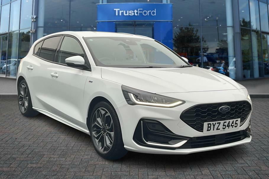 Compare Ford Focus 1.0 Ecoboost St-line Vignale 5Dr, Apple Car Play, BYZ5445 White