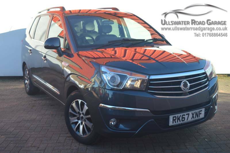 Compare SsangYong Turismo 2.2 Elx Tip 4Wd RK67XNF Grey