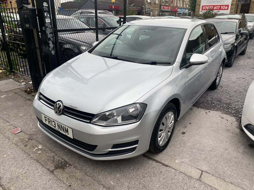 Compare Volkswagen Golf 1.6 Tdi Bluemotion Tech S Euro 5 Ss FR13NNM Silver