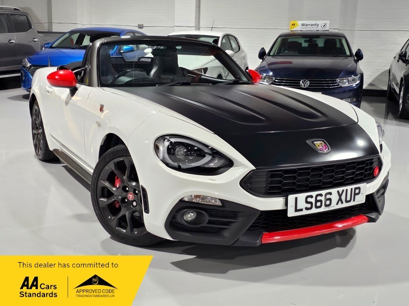 Compare Abarth 124 Spider 1.4 Turbo Spider Multiair LS66XUP White