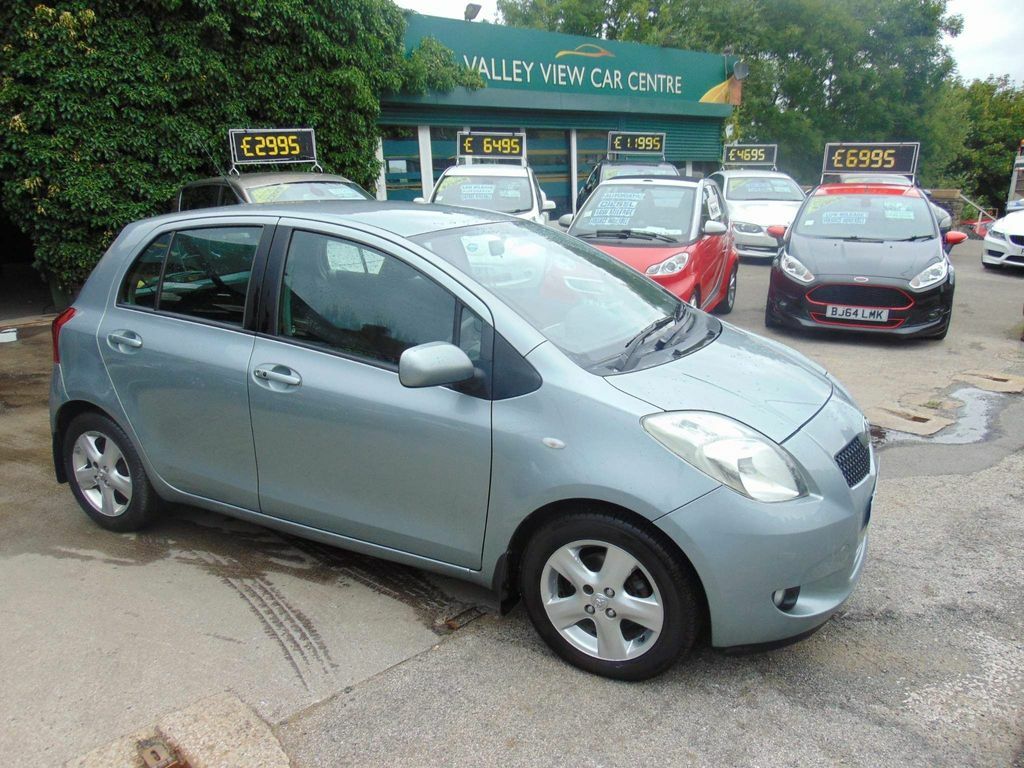Compare Toyota Yaris 1.3 T Spirit Multimode DY06NFE Silver