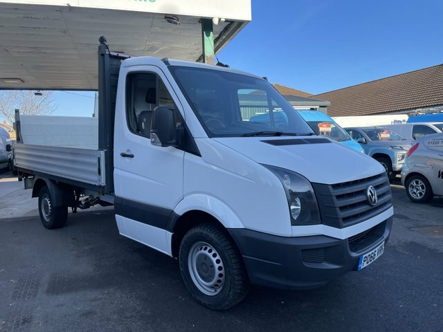 Compare Volkswagen Crafter 2.0 Cr35 Tdi Cc 109 Bhp Dropside With A Tail Lift PO66VRK White