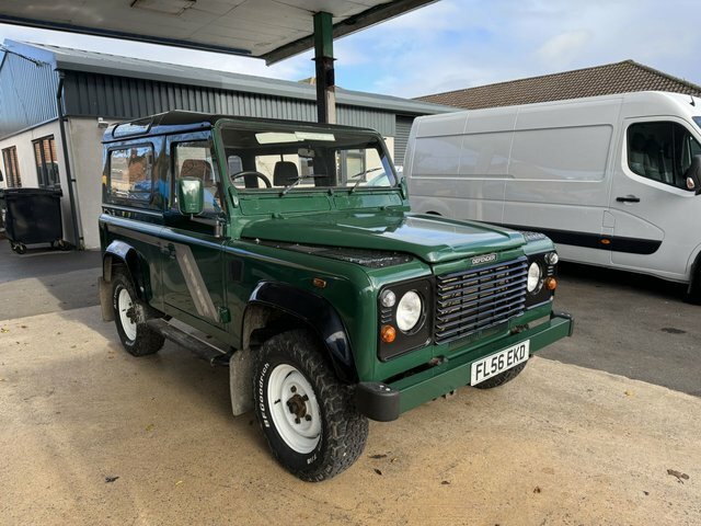 Compare Land Rover Defender 90 2.5 90 Hard-top Td5 120 Bhp Low Miles 54K Lovely E FL56EKD Green