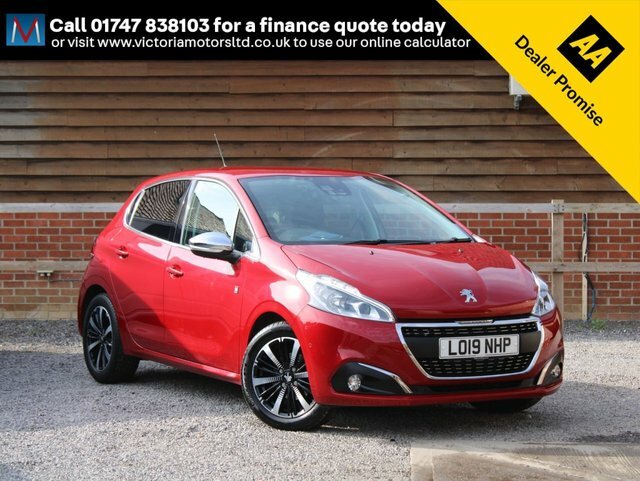 Peugeot 208 110 Tech Edition Red #1