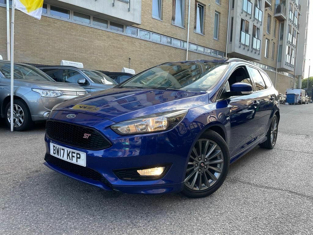 Compare Ford Focus 1.0T Ecoboost St-line Euro 6 Ss BW17KFP Blue