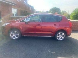 Compare Peugeot 3008 1.6 Hdi Exclusive 2012 FY61DXL Red