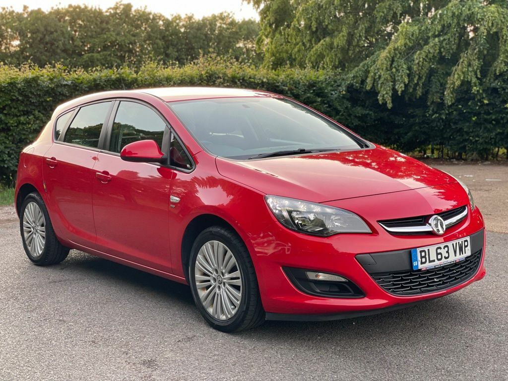 Compare Vauxhall Astra 1.4 16V Energy Euro 5 BL63VWP Red