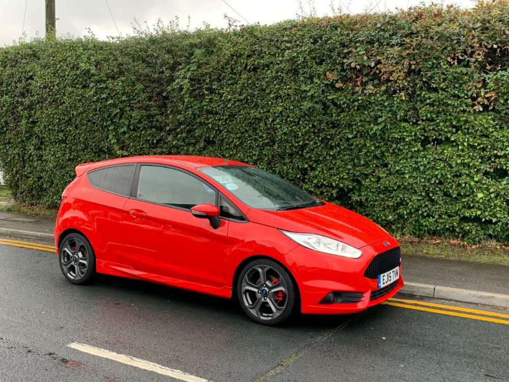 Compare Ford Fiesta St-3 3-Door EJ15TVM Red