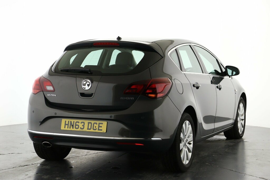 Compare Vauxhall Astra Astra 2.0 HN63DCE Grey