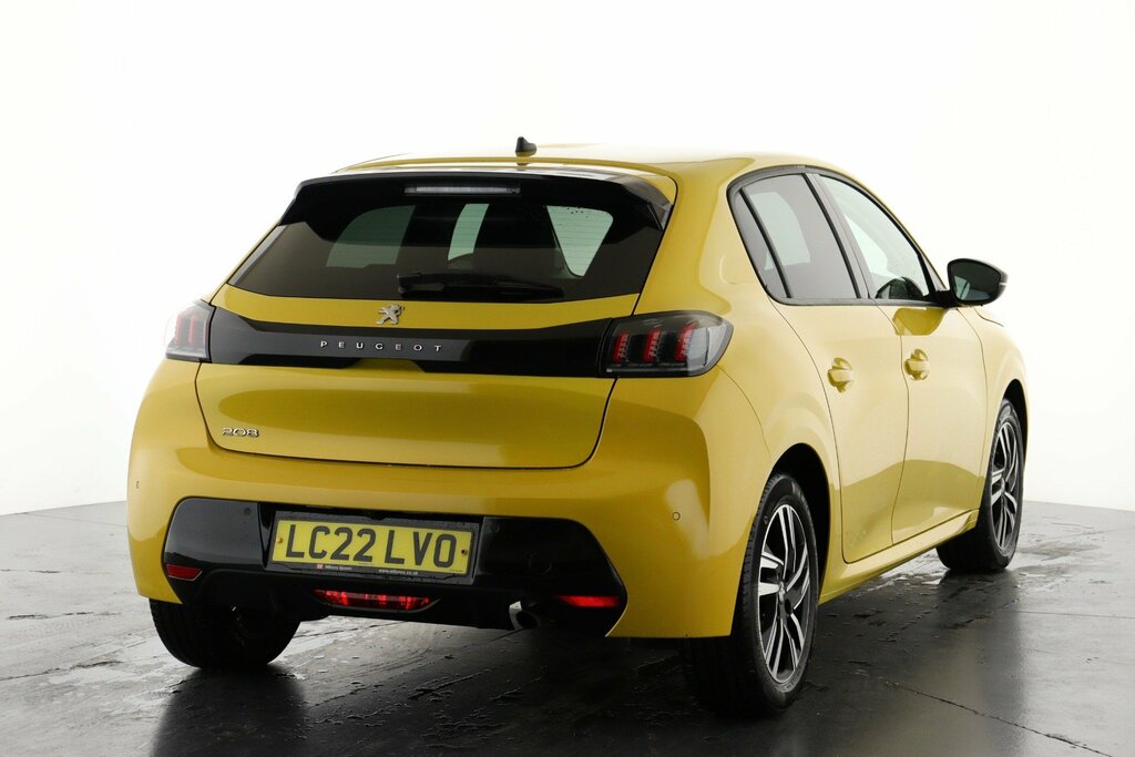 Compare Peugeot 208 1.2 Puretech 100 LC22LVO Yellow